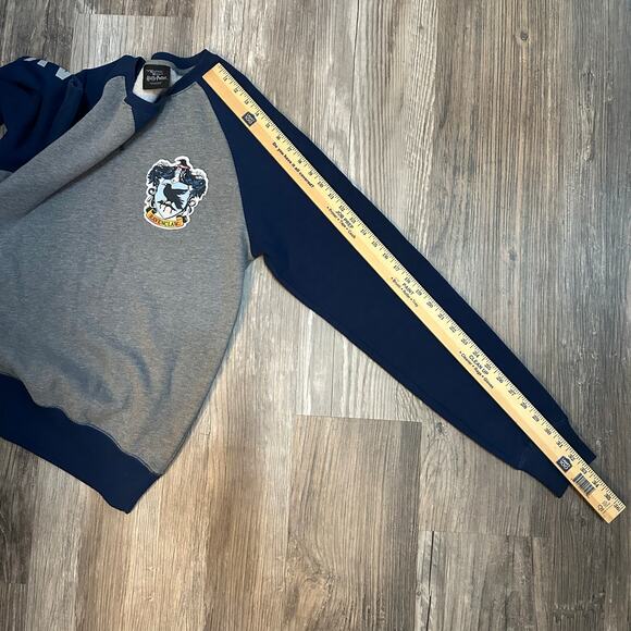 Harry Potter Universal Studios Ravenclaw Gray Pullover Sweatshirt Size Medium - Picture 8 of 8